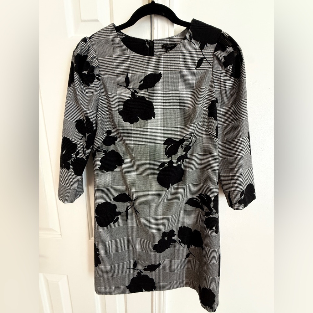 Ann Taylor Long Sleeve Shift Dress 4P Black Velvet Floral on Houndstooth Pattern